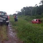 Siniestro vial en Guaraní deja daños materiales en automóvil Fiat Uno