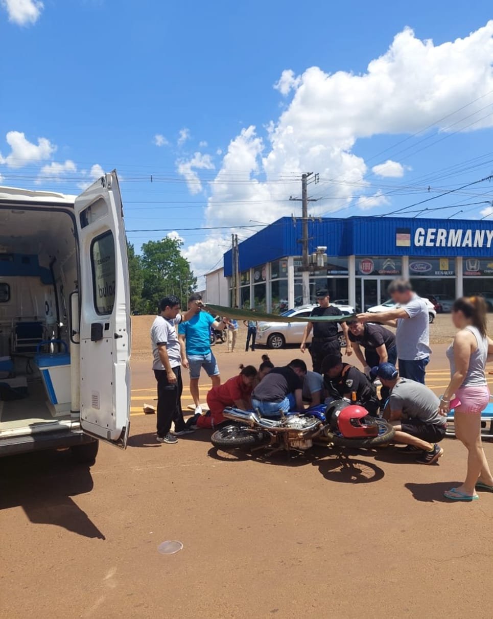 Joven motociclista sufrió lesiones graves tras despistar sobre Avda. Las Américas imagen-5