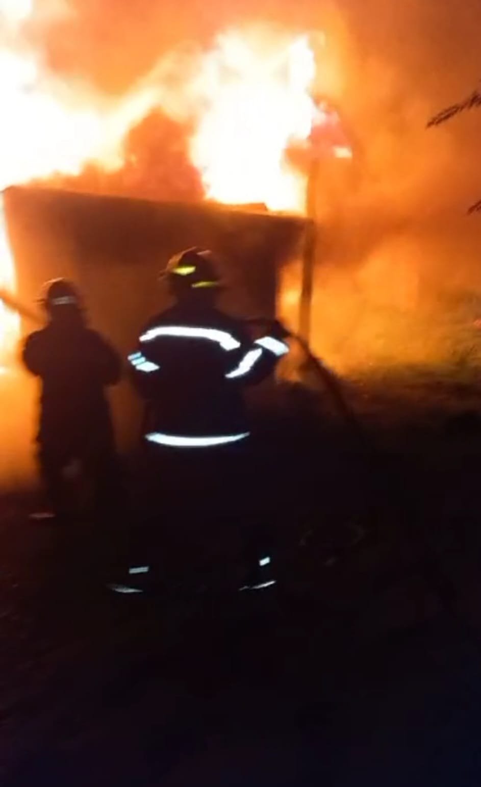 Las llamas del fuego consumieron una casa deshabitada en Oberá imagen-6