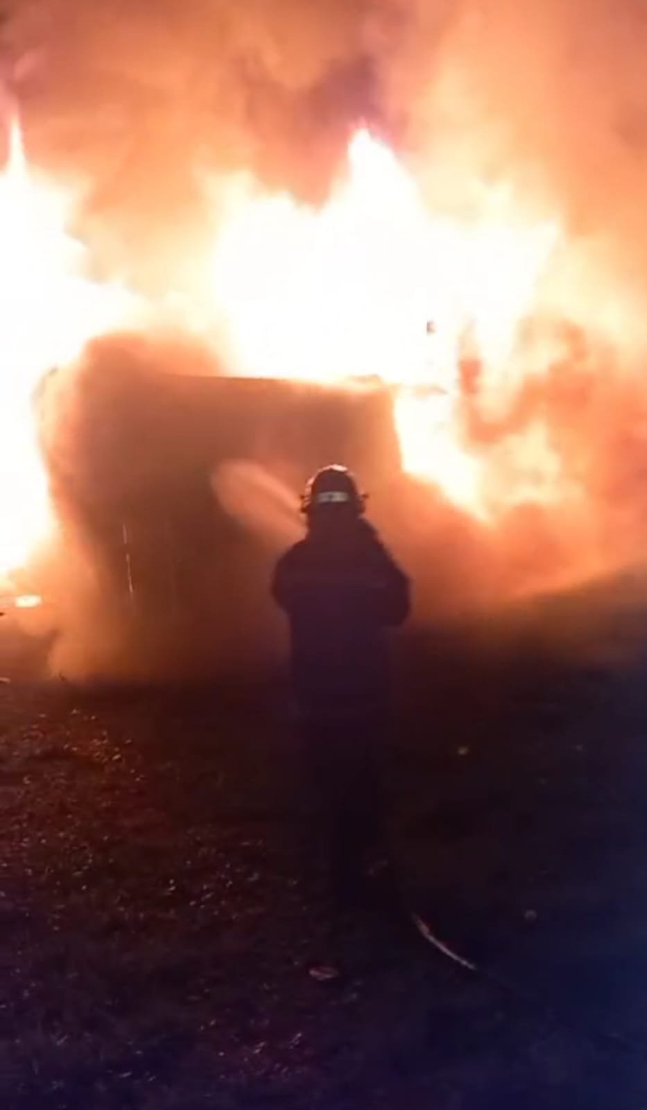 Las llamas del fuego consumieron una casa deshabitada en Oberá imagen-8