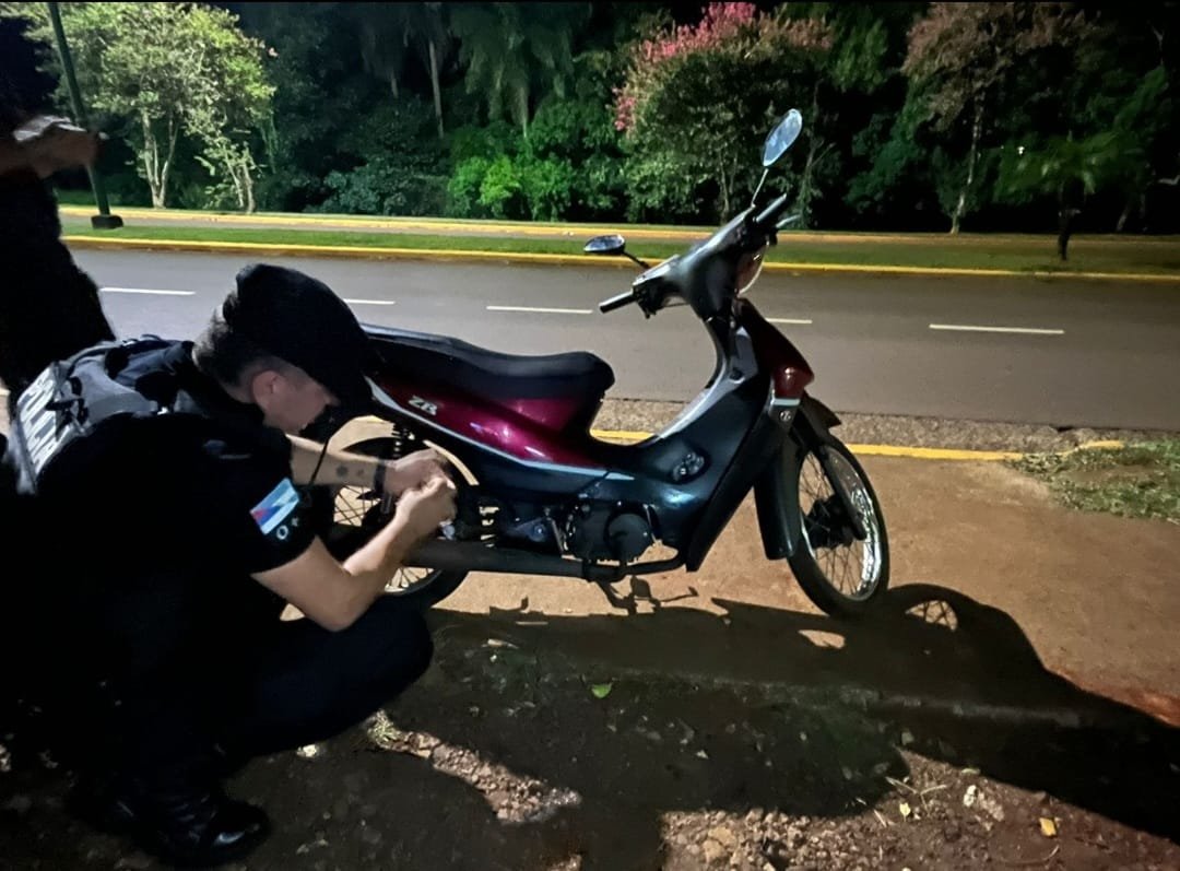 En un rápido accionar, efectivos de la Seccional Tercera recuperaron una motocicleta robada imagen-4