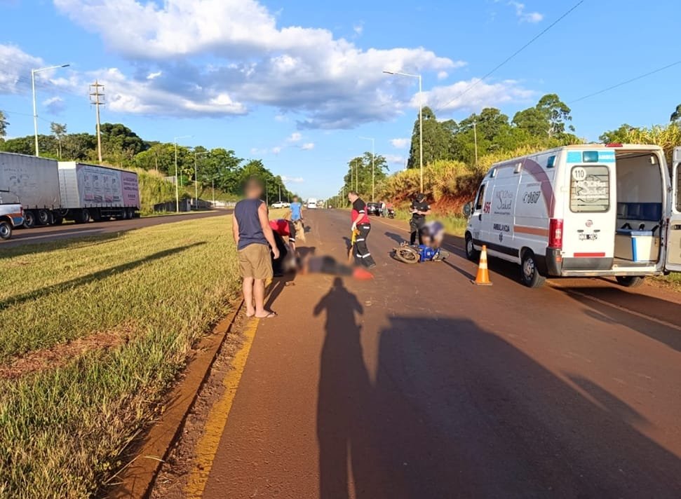 Motociclistas debieron ser hospitalizados tras chocar sobre ruta nacional 14 imagen-6