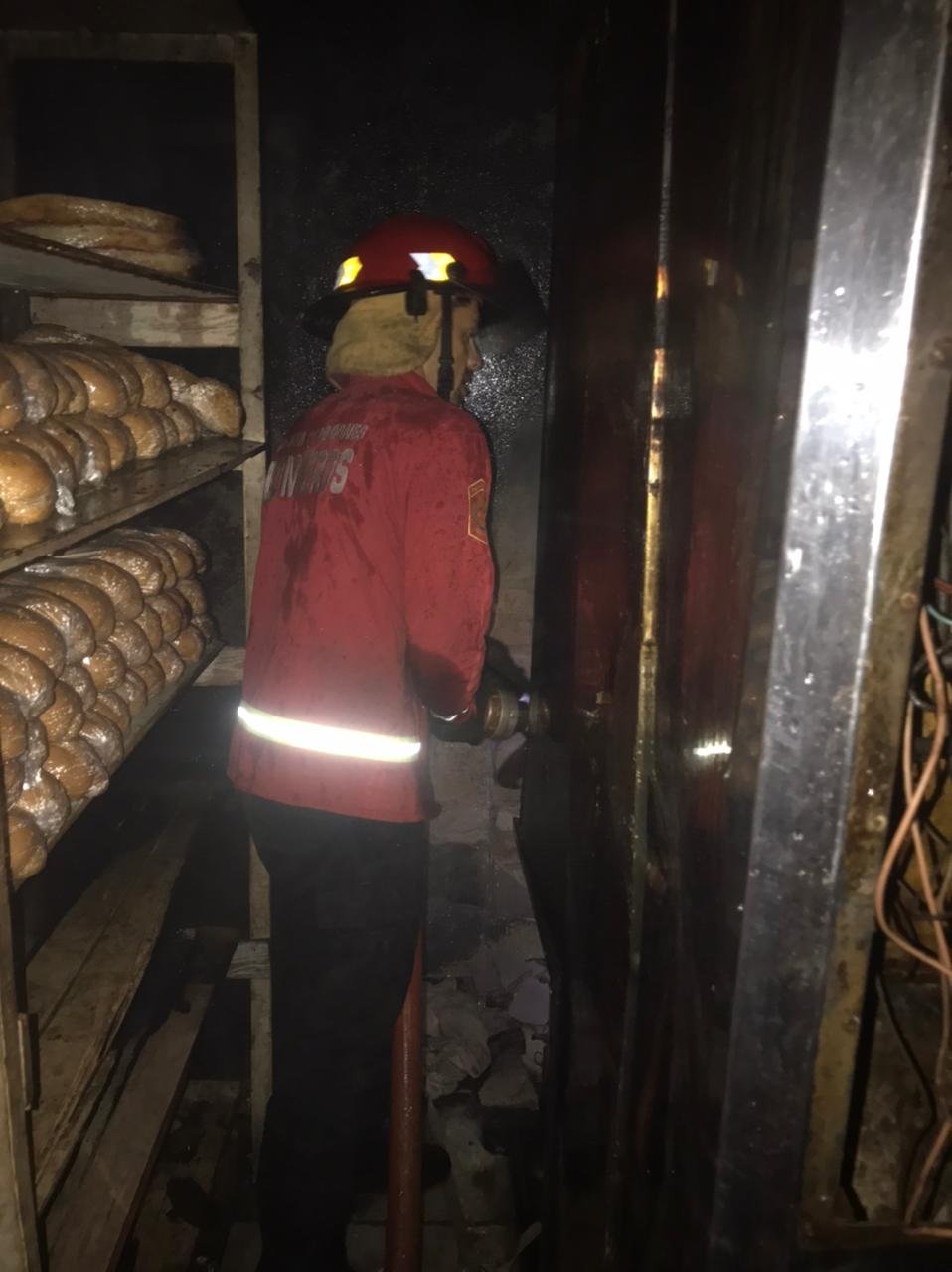 Principio de incendio en una Panadería obereña fue sofocado por los Bomberos, no hubo lesionados imagen-8