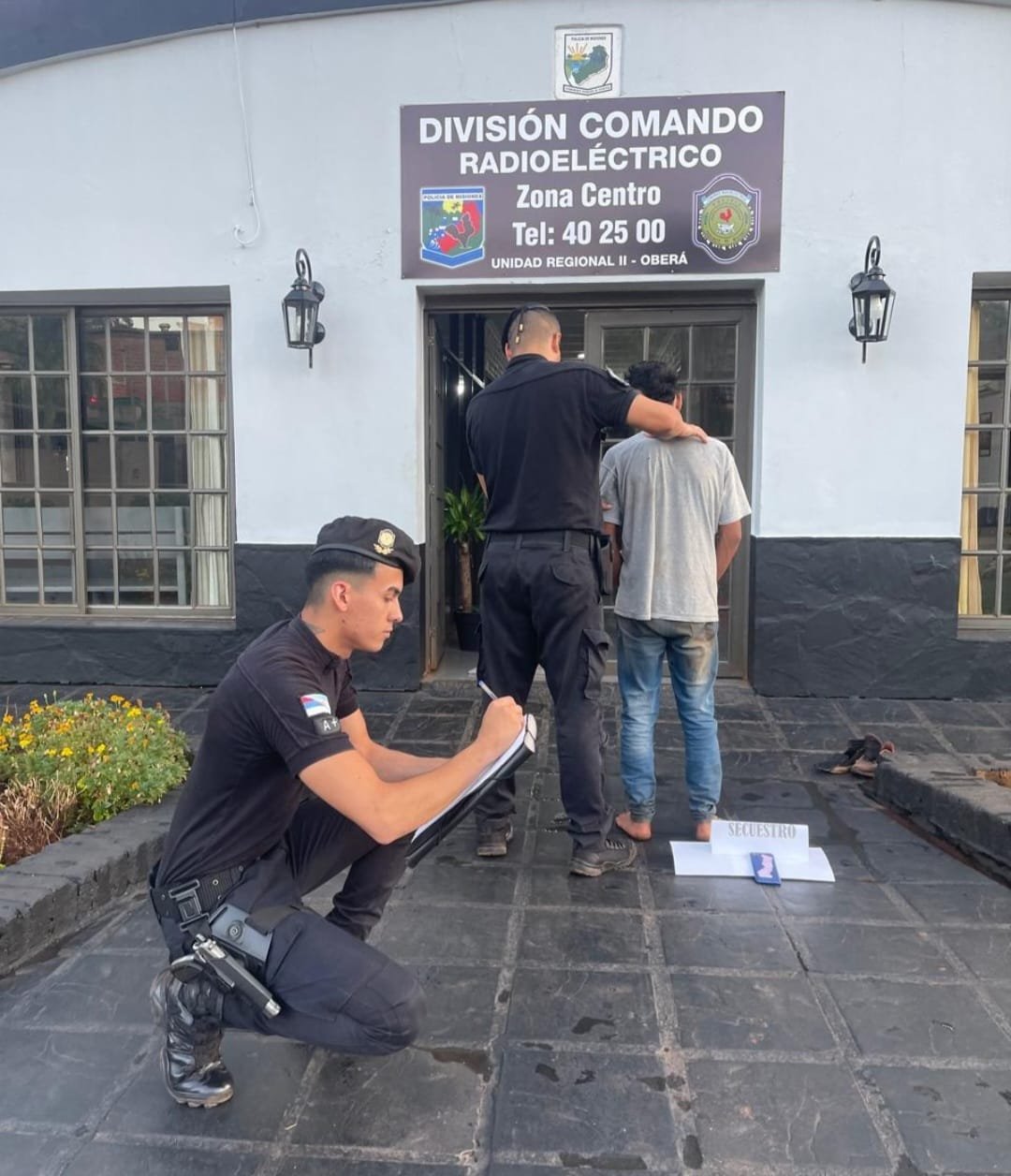 Delincuente fue arrestado por robar un celular en Villa Günther imagen-6