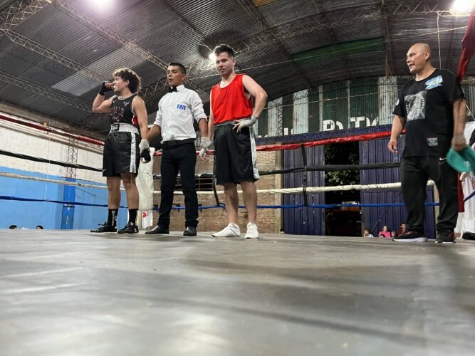 Velada boxística en Apóstoles: Zabala se retira, Carvallo triunfa y se avecinan grandes eventos en Oberá imagen-6