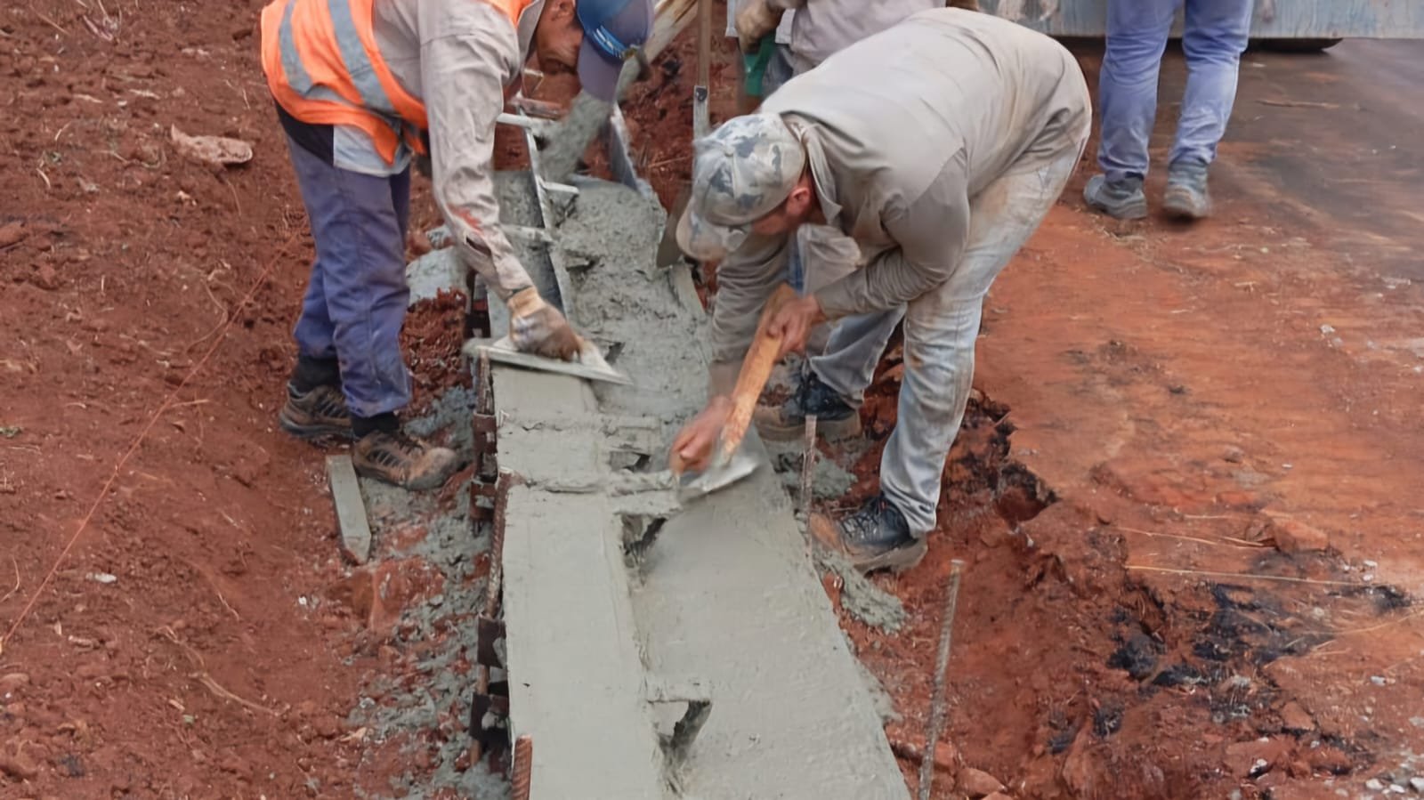 Obras Públicas: Avanzan los mantenimientos de calles de barrio Günther imagen-4