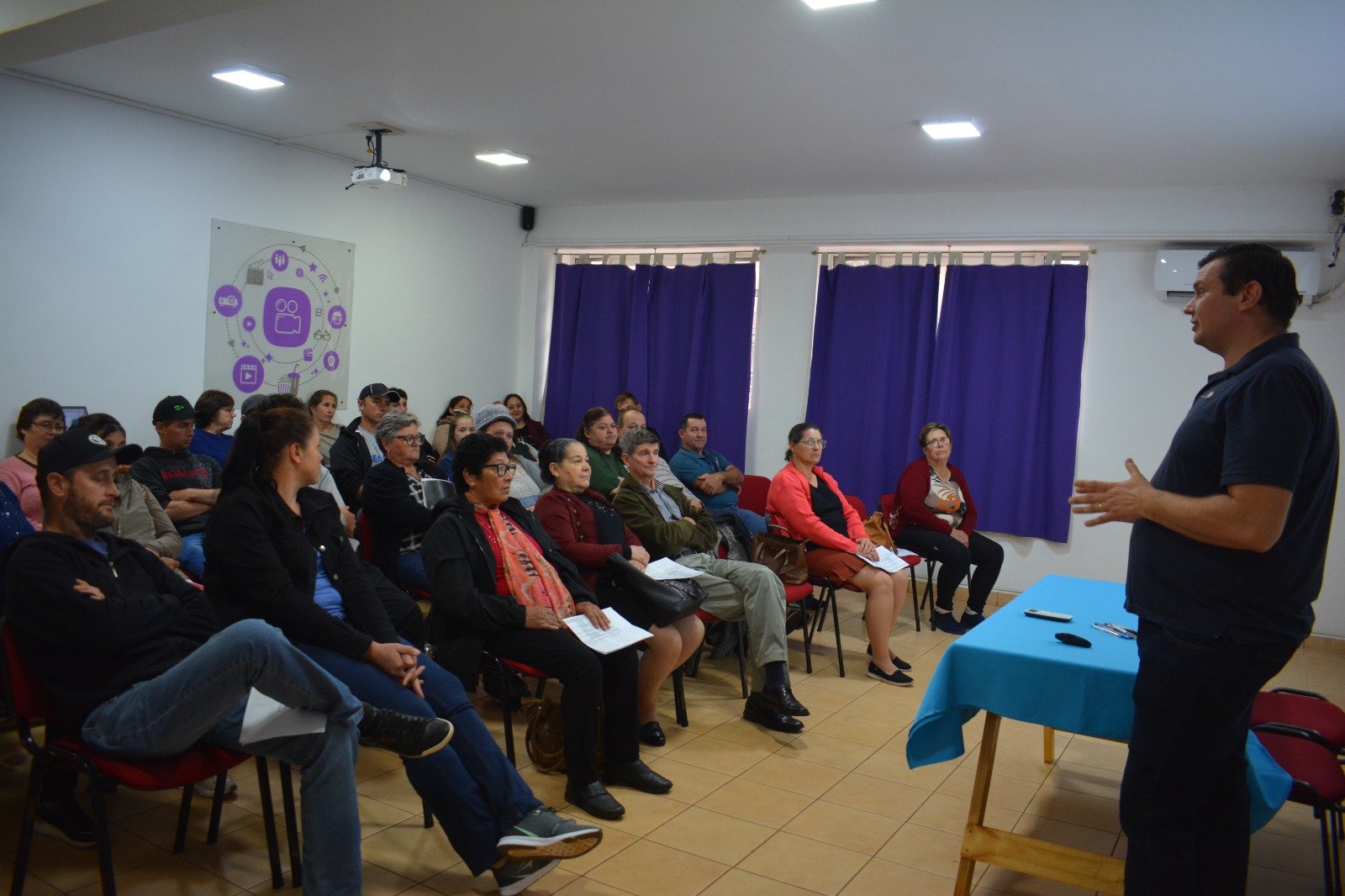 Feriantes participan de un ciclo de capacitaciones para fortalecer su ...