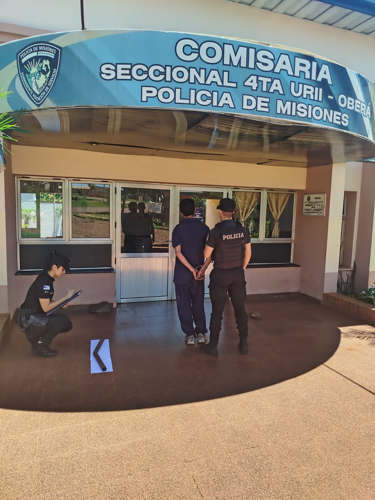 Amenazó de muerte a su madre y a su hija tras destrozar la vivienda: fue detenido en Oberá 6 Amenazó de muerte a su madre y a su hija tras destrozar la vivienda: fue detenido en Oberá imagen-5
