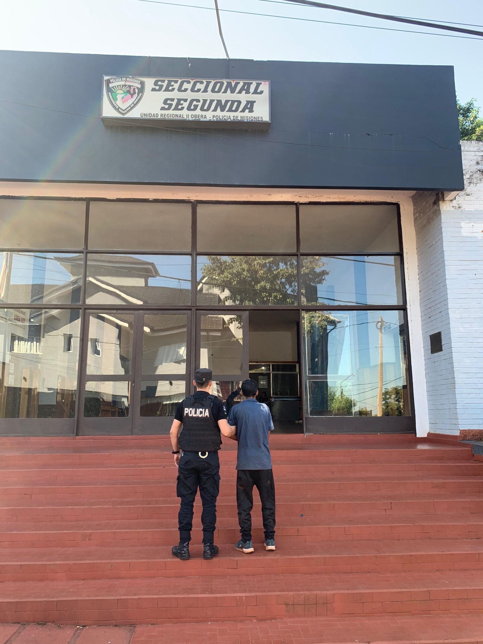 Sorprendido in fraganti robando cables, intentó huir y fue detenido en Oberá 6 Sorprendido in fraganti robando cables, intentó huir y fue detenido en Oberá imagen-5