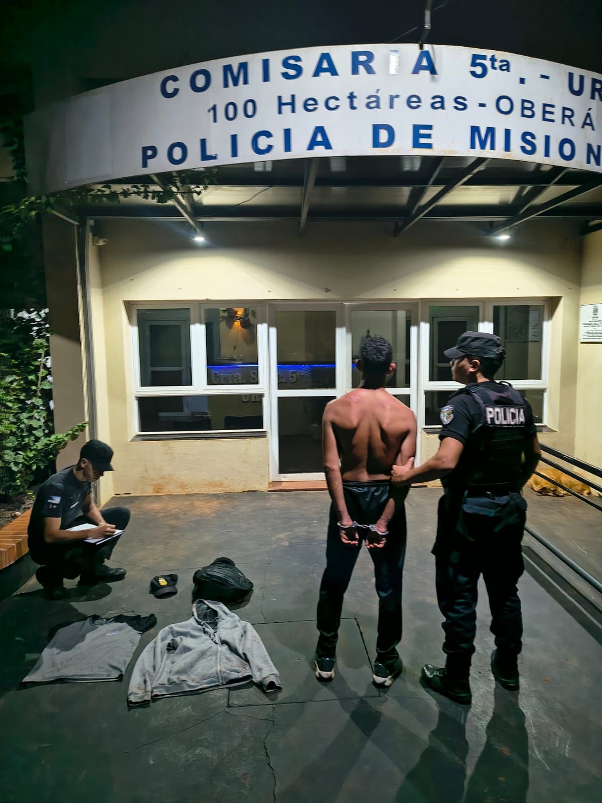 Oberá: intentó “camuflarse” durante la fuga, pero la Policía lo rodeó en el monte y lo detuvo 7 Oberá: intentó “camuflarse” durante la fuga, pero la Policía lo rodeó en el monte y lo detuvo imagen-6