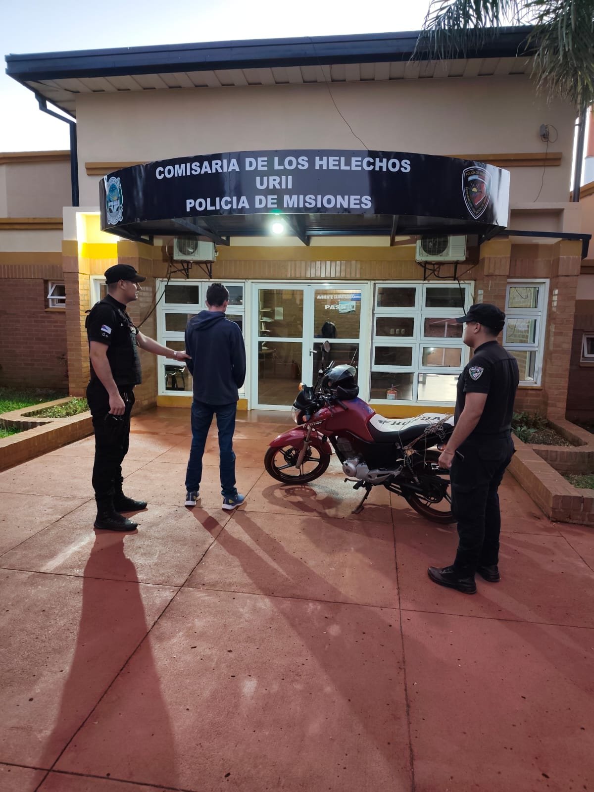 Demasiado guapo: No le dieron trabajo, los amenazó de muerte y terminó detenido en Los Helechos imagen-6
