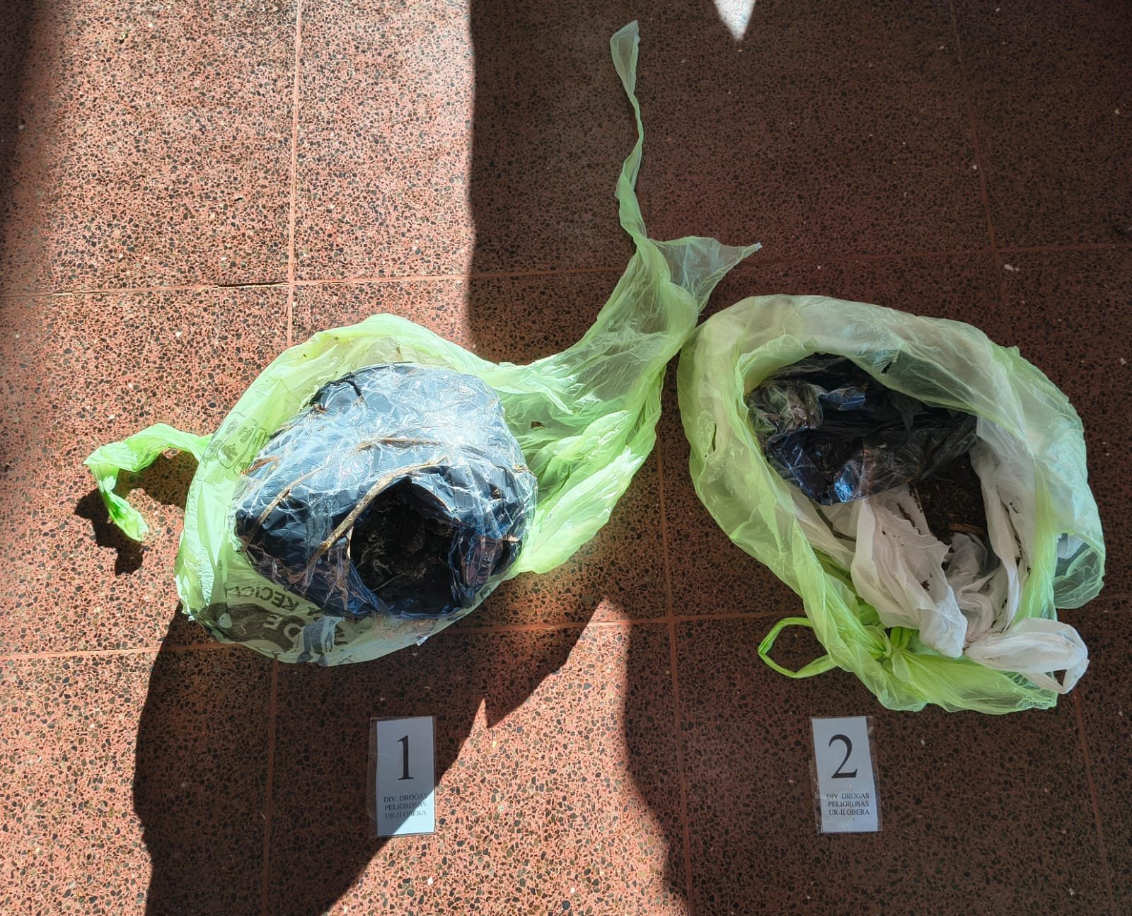 La Policía intervino en una pelea en la terminal y terminó demorando a una dealer con marihuana valuada en más de $1,3 millones imagen-7