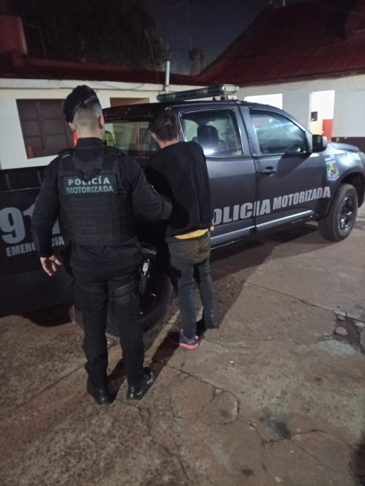 Intentó robar la moto de un vecino y fue reducido por un policía de franco en Oberá imagen-6