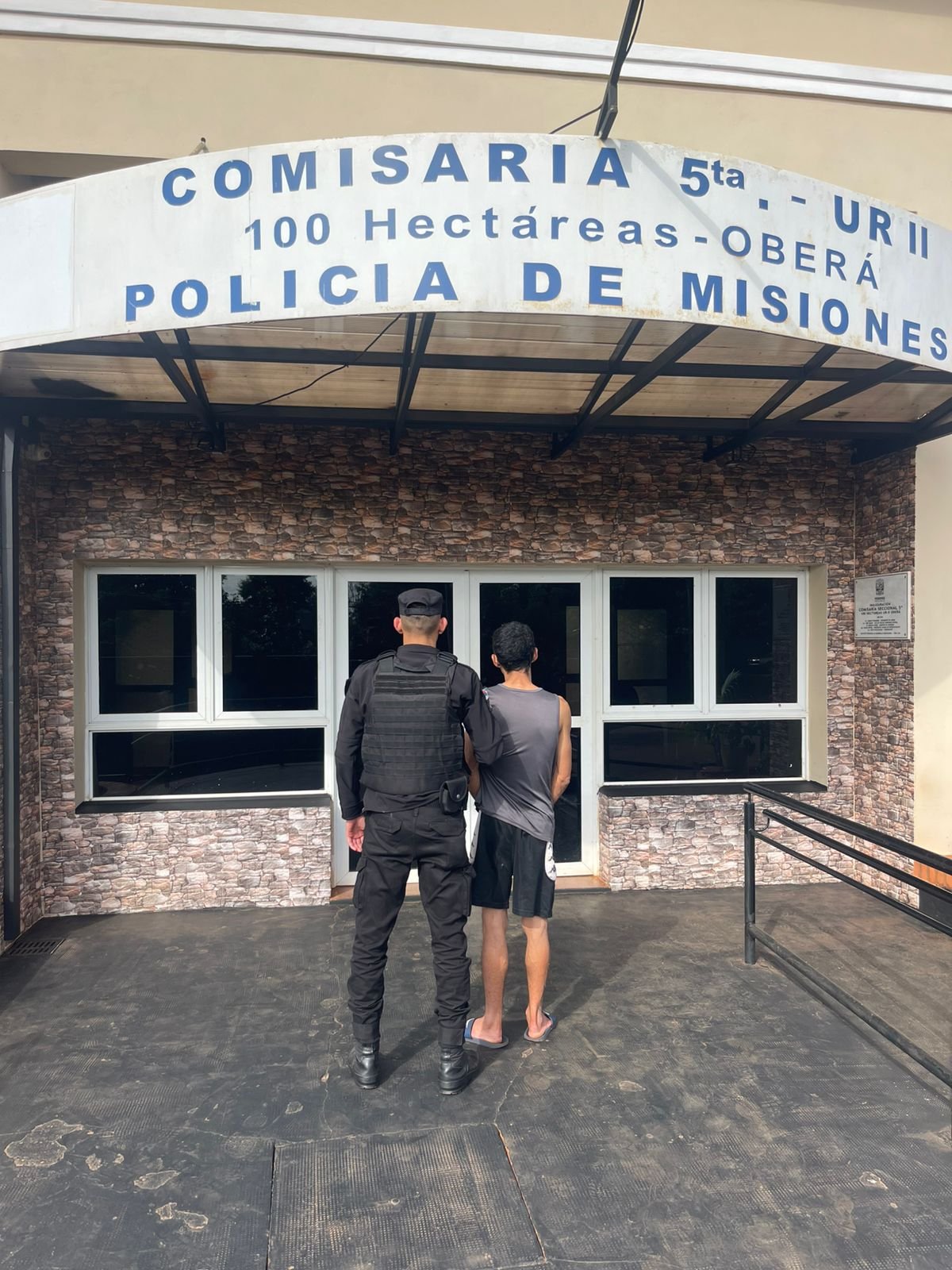 Cámaras de seguridad lo delataron robando a su vecino: terminó preso imagen-6