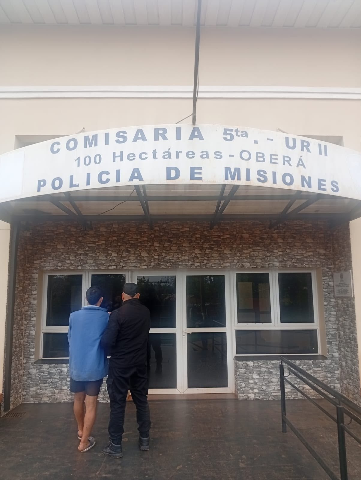 Entró por el ventiluz del baño, robó herramientas y terminó detenido en Oberá imagen-6
